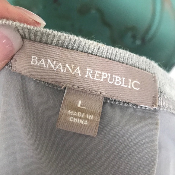 Banana Republic heather gray pullover v neck top - Picture 4 of 4